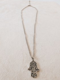 COLAR HAMSA PRATEADO